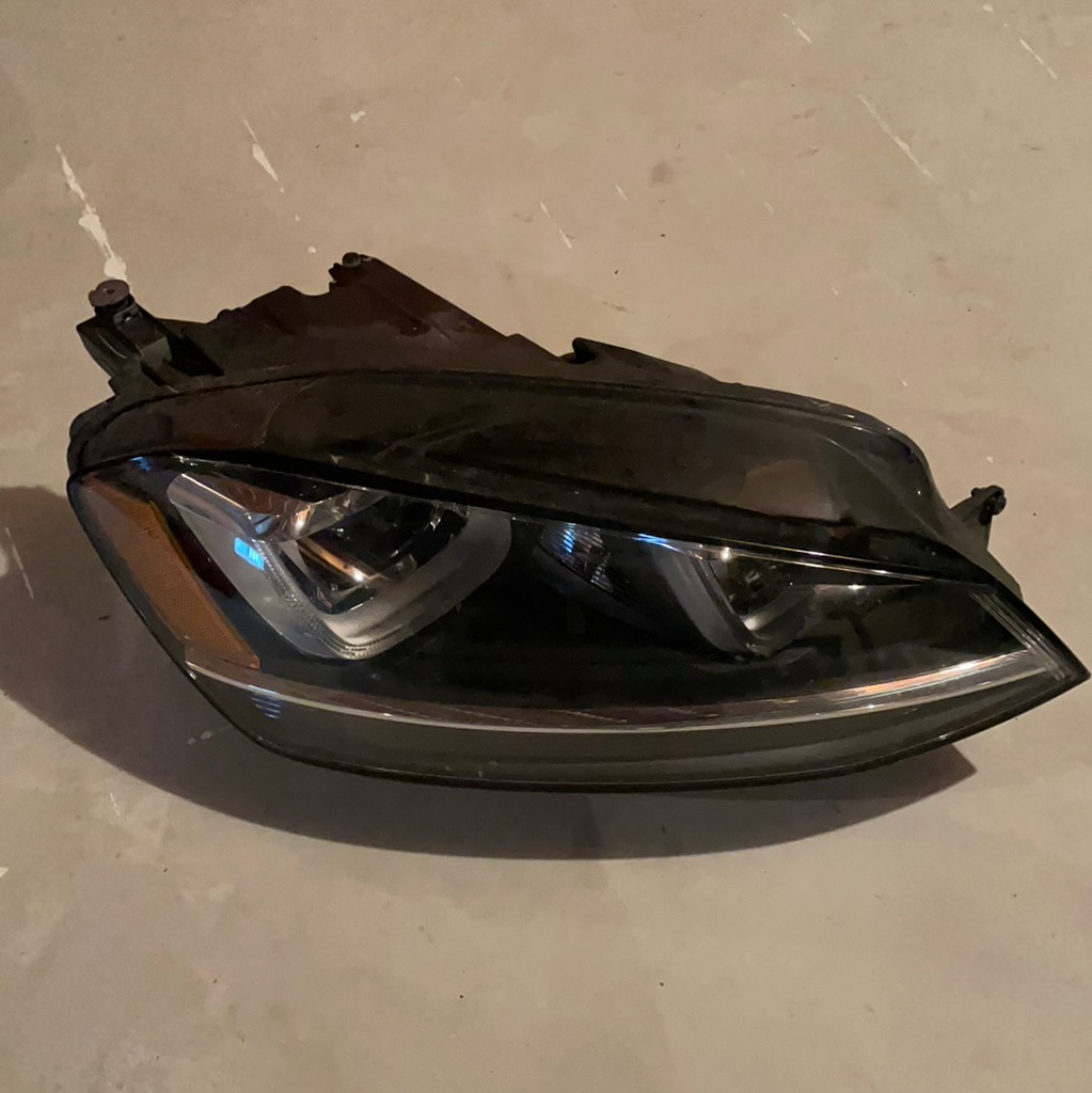 Headlight , Right Side - Volkswagen