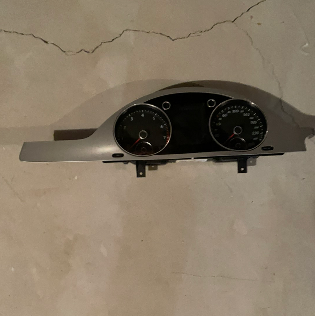 Instrument Cluster - Volkswagen CC