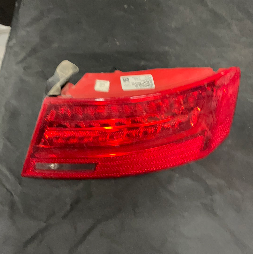 LED Tail Lamp Quarter panel Mounted RH - B8.5 A5