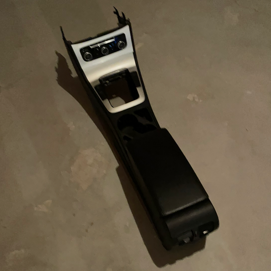Centre Console - Volkswagen CC